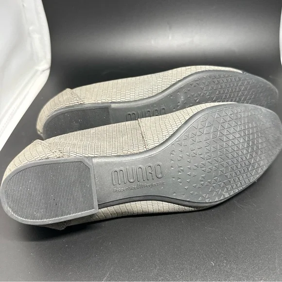 Women's Munro Danielle II Grey Lizard Print Nubuck/Patent Size 8 - Picture 5 of 6